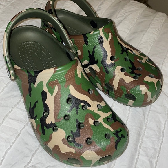 Green and black army camo crocs - Picture 1 of 3